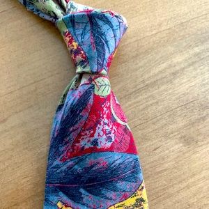 Mixed coloured tie